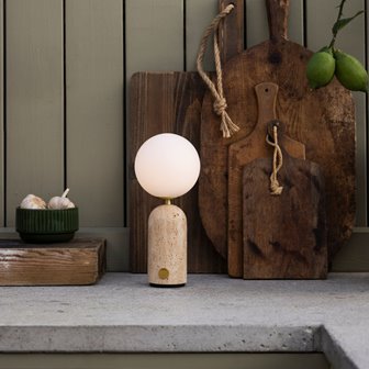 Beżowa lampka stołowa trawertyn przenośna Torrano